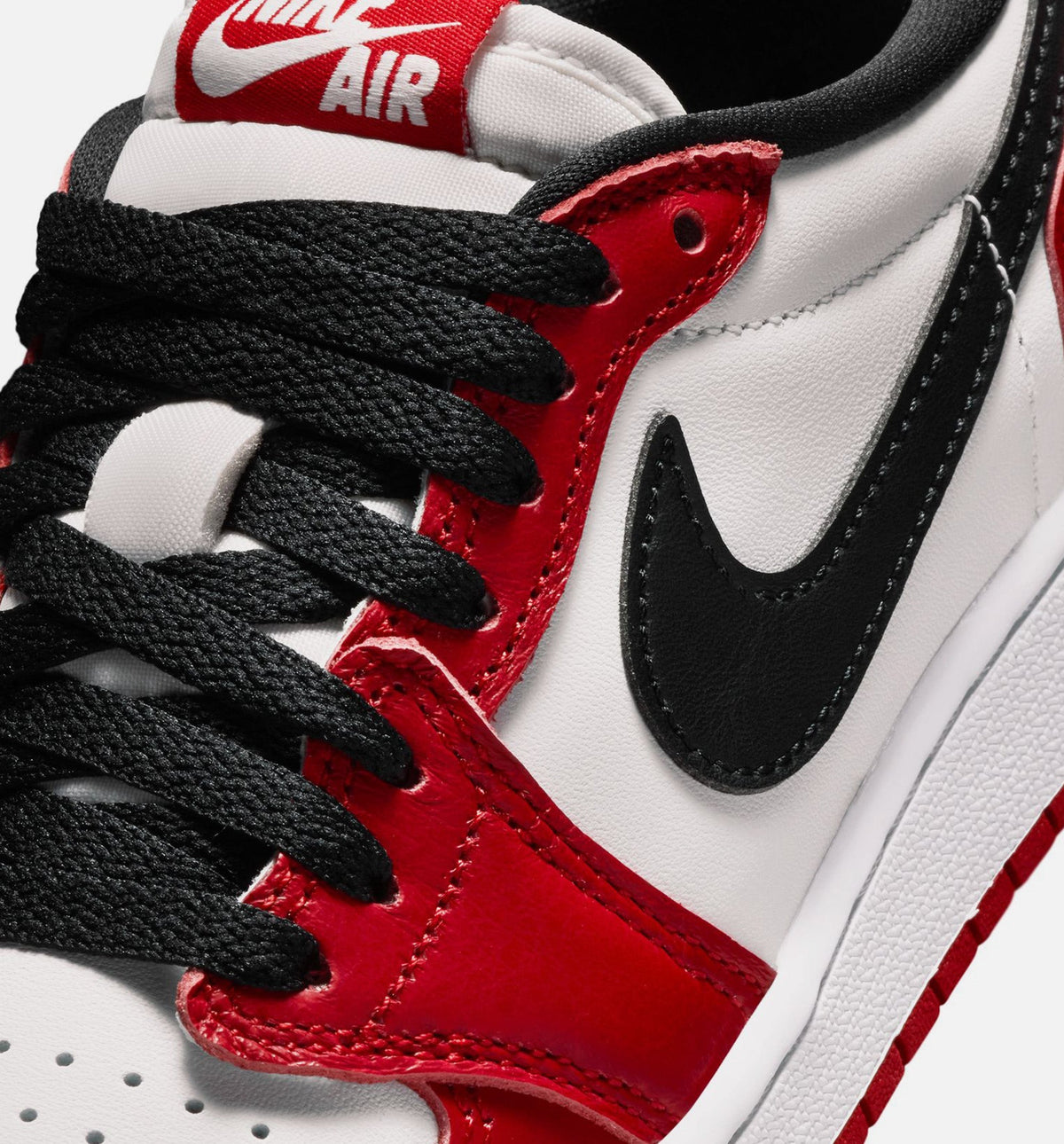 Air Jordan 1 Retro Low OG “Chicago” Grade School Low-Top Lifestyle Shoes (GS)